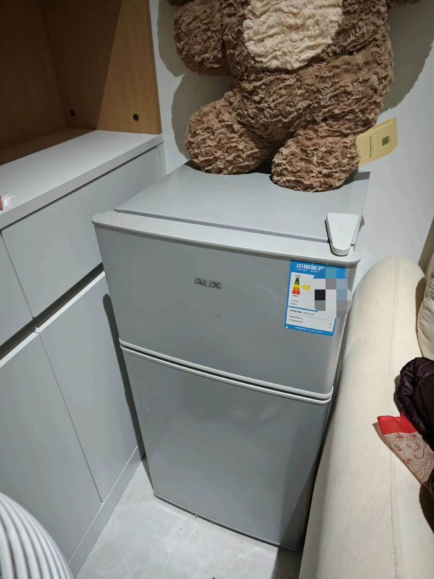 奥克斯冰箱,容量52升,用了两三个月。要搬家了,便宜出,很新! 奥克斯冰箱,容量52升,用了两三个月。要搬家了,便宜出,很新!